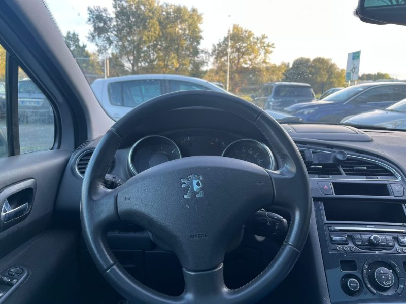 PEUGEOT 5008 FELINE 2010