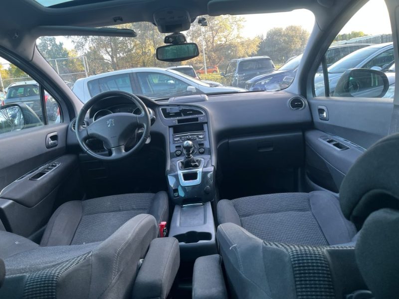 PEUGEOT 5008 FELINE 2010
