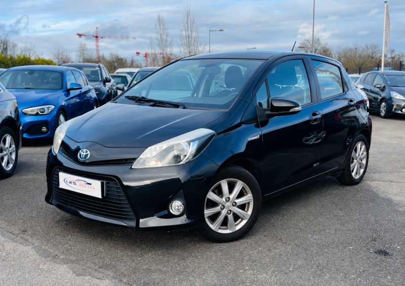 TOYOTA YARIS III 1.5 HYBRID 100h BUSINESS