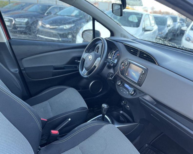 TOYOTA YARIS III 1.5 HYBRID 100h DESIGN