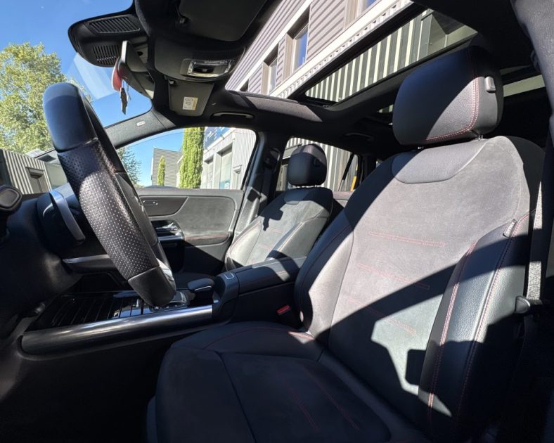Mercedes GLA 200d AMG Line 2022 — 1ère main - 4 pneus neufs -  Entretien MERCEDES - Toit panoramique