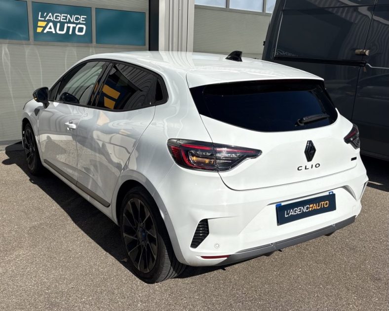 Renault Clio E-Tech 145ch Esprit Alpine 2024 —Caméra 360° - Park Assist - Sièges sports - CARPLAY