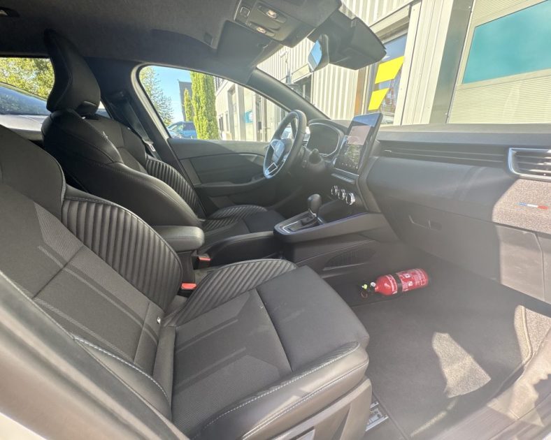 Renault Clio E-Tech 145ch Esprit Alpine 2024 —Caméra 360° - Park Assist - Sièges sports - CARPLAY