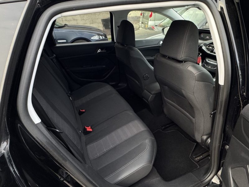 PEUGEOT 308 1.5 HDI 130Ch PAC ALLURE FULL OPTIONS GPS/CLIM/CUIR/LED 1er MAIN 