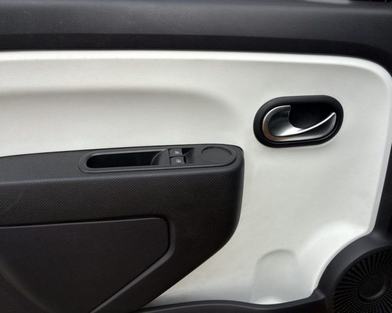 Renault Twingo III 1.0 SCe 75ch Intens 2020 —Grand écran CARPLAY - CT VIERGE - 2 pneus neufs