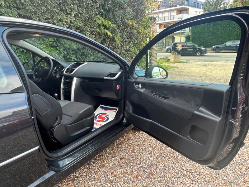 PEUGEOT 207  2011