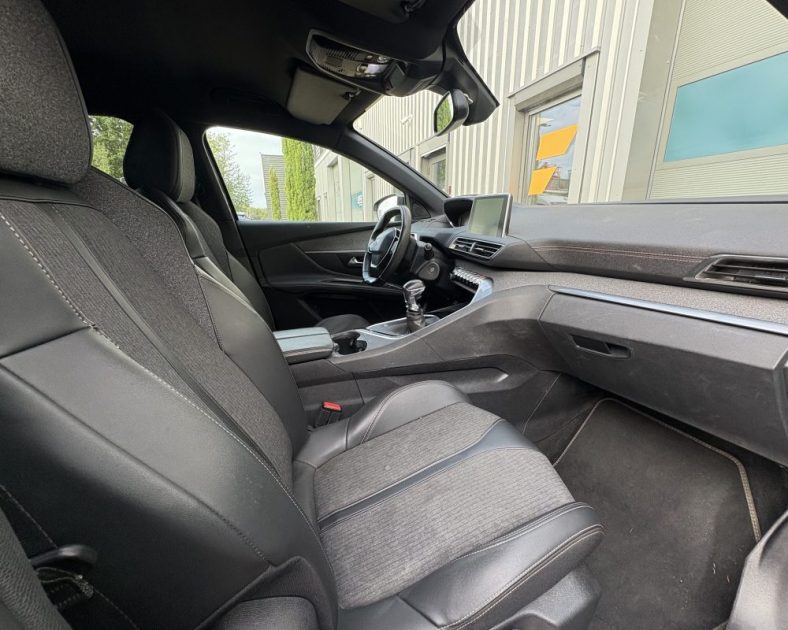Peugeot 3008 1.5 BlueHDi 130ch GT Line 2019 — Entretien PEUGEOT - Attelage - 2ème main