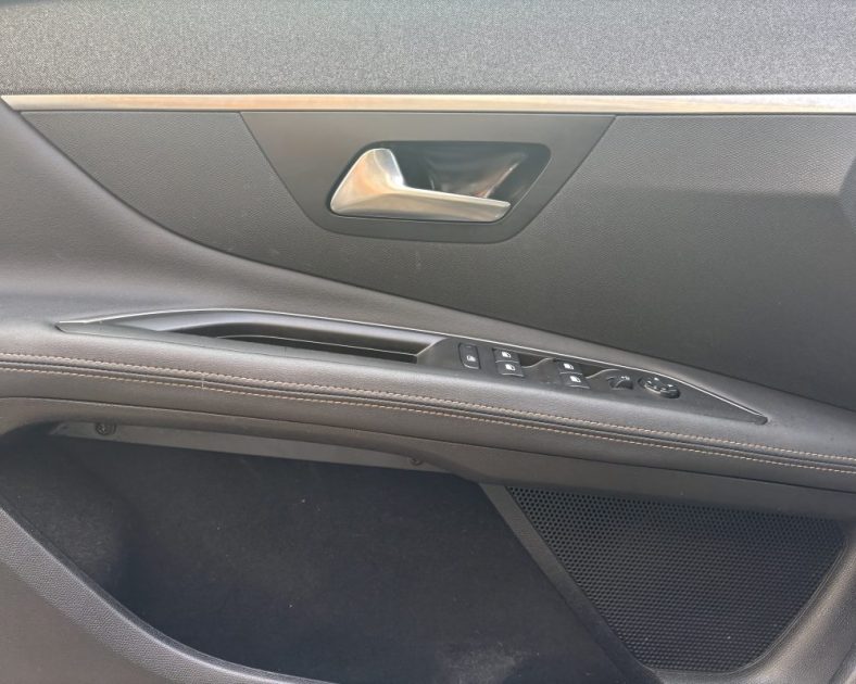 Peugeot 3008 1.5 BlueHDi 130ch GT Line 2019 — Entretien PEUGEOT - Attelage - 2ème main