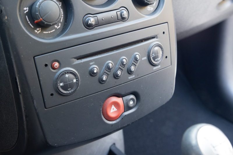 RENAULT CLIO III 1.4 16V 2005