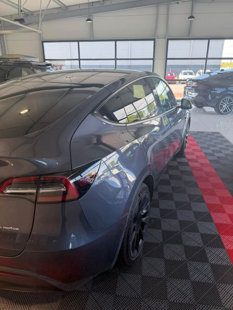 Tesla Model Y Long Range Dual Motor AWD avec options Capacité de conduite entièrement autonome 