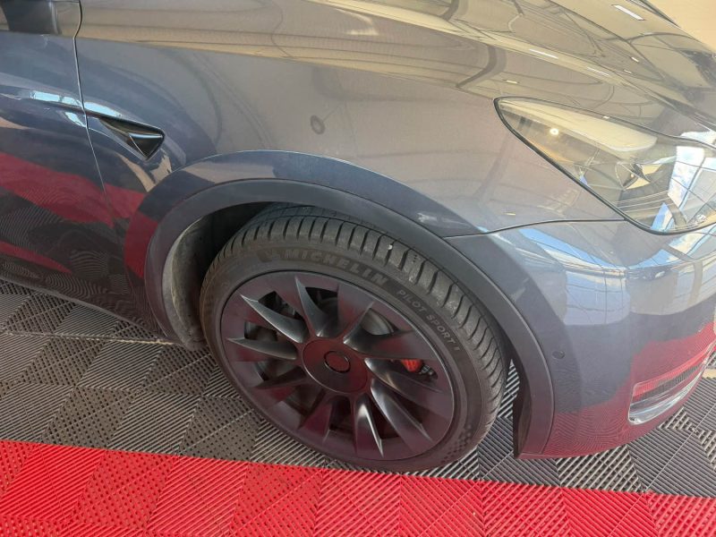Tesla Model Y Long Range Dual Motor AWD avec options Capacité de conduite entièrement autonome 
