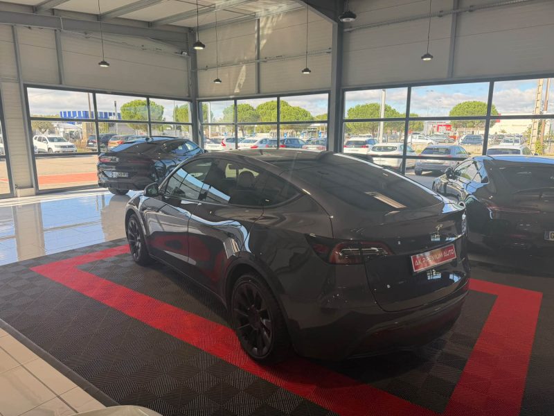 Tesla Model Y Long Range Dual Motor AWD avec options Capacité de conduite entièrement autonome 
