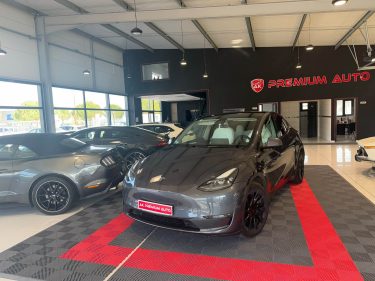 Tesla Model Y Long Range Dual Motor AWD avec options Capacité de conduite entièrement autonome 