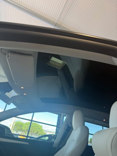 Tesla Model Y Long Range Dual Motor AWD avec options Capacité de conduite entièrement autonome 