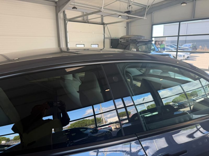Tesla Model Y Long Range Dual Motor AWD avec options Capacité de conduite entièrement autonome 