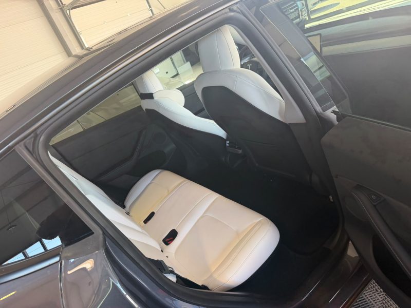 Tesla Model Y Long Range Dual Motor AWD avec options Capacité de conduite entièrement autonome 
