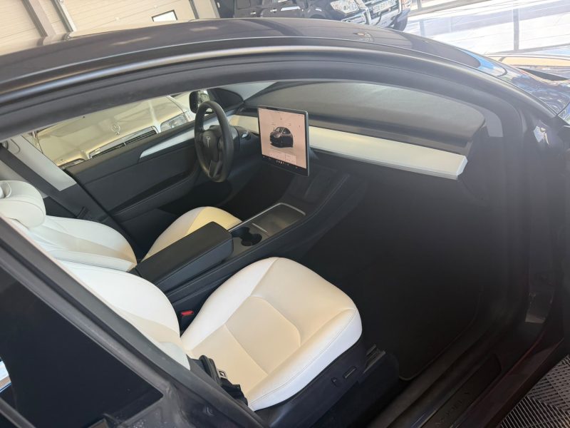 Tesla Model Y Long Range Dual Motor AWD avec options Capacité de conduite entièrement autonome 