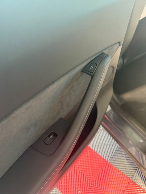 Tesla Model Y Long Range Dual Motor AWD avec options Capacité de conduite entièrement autonome 