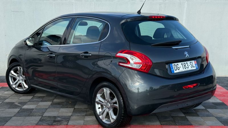 PEUGEOT 208 1.2 E TECH ESSENCE  2014