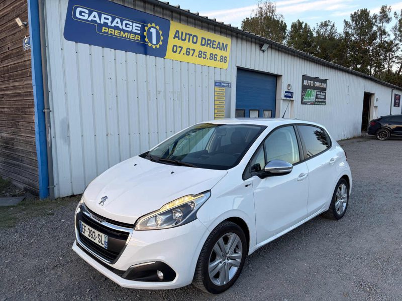 PEUGEOT 208 1.2i  82CH STYLE