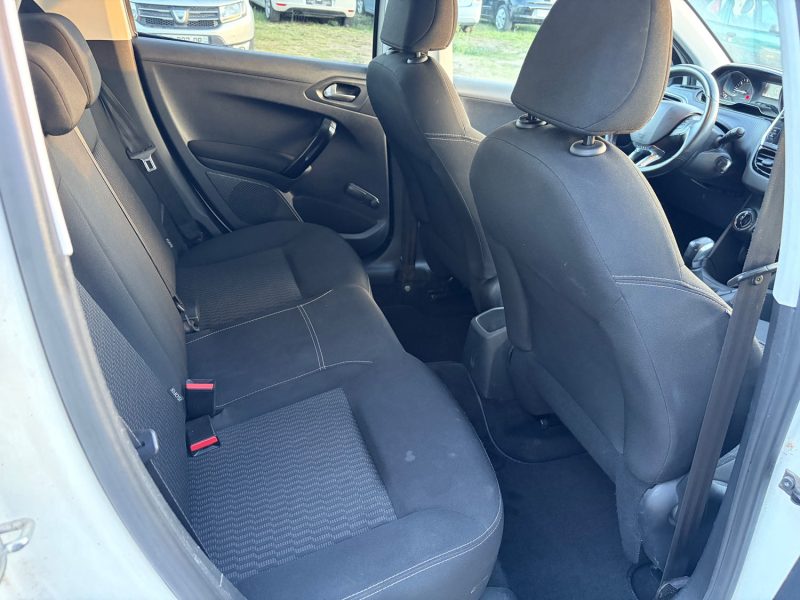 PEUGEOT 208 1.2i  82CH STYLE