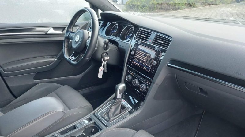 VOLKSWAGEN GOLF R 2,0 TSI 4MOTION DSG 301CH 1ER MAIN
