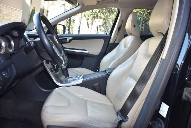 VOLVO XC60 D5 AWD SUMMUM GEARTRONIC  215 