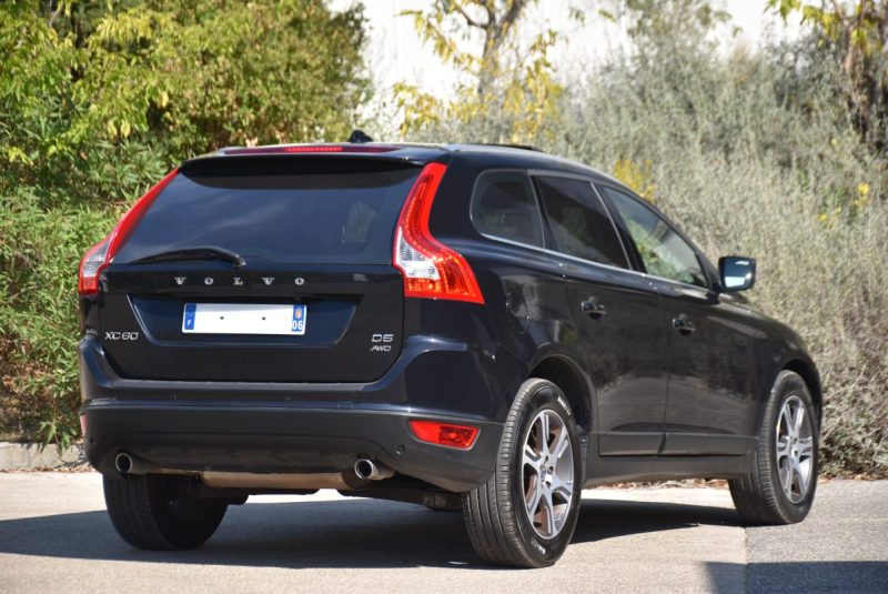 VOLVO XC60 D5 AWD SUMMUM GEARTRONIC  215 