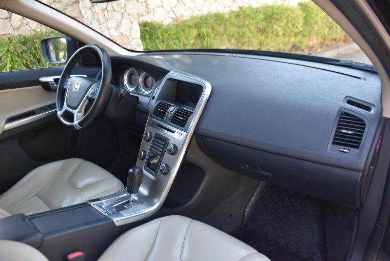 VOLVO XC60 D5 AWD SUMMUM GEARTRONIC  215 