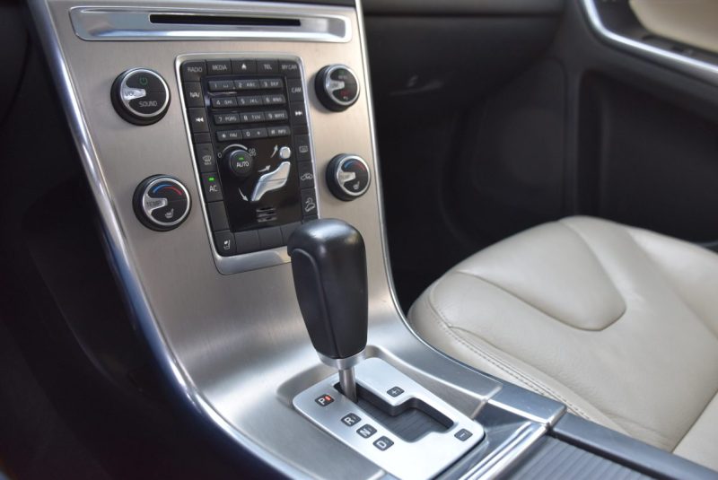VOLVO XC60 D5 AWD SUMMUM GEARTRONIC  215 