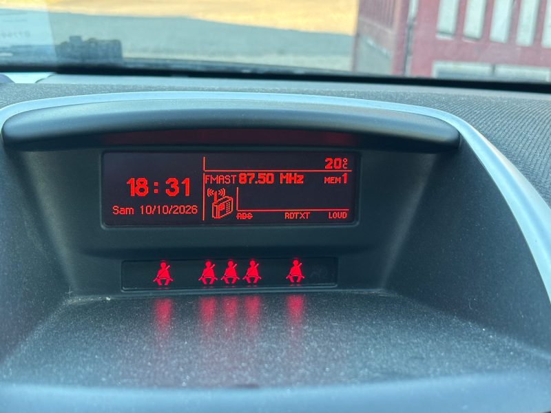 PEUGEOT 207  2011