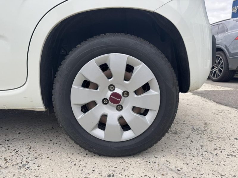 FIAT PANDA 1.2 69 S/S LIGUE 1 CONFORAMA 2019