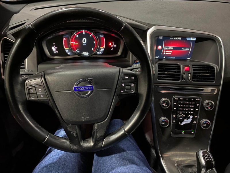 VOLVO XC60 D4 180ch Suivie Complet 