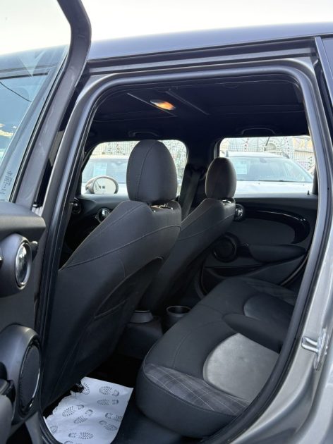 MINI HATCH 5 PORTES COOPER D 116 CH FINITION BLACKFRIARS