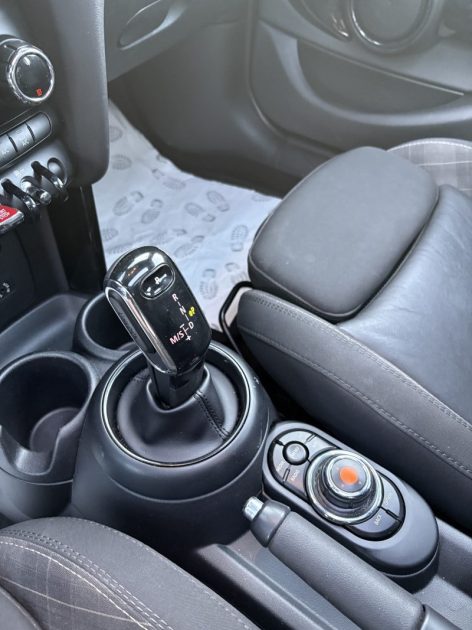 MINI HATCH 5 PORTES COOPER D 116 CH FINITION BLACKFRIARS