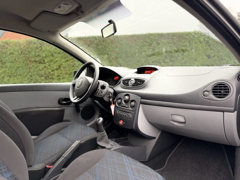 Magnfique Clio 3 Faible Kilométrage 1.2 75ch
