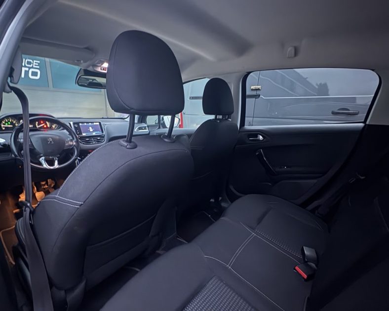 Peugeot 208 1.2  Essence 110ch Tech Edition — Distribution - Entretien COMPLET - Caméra de RECUL