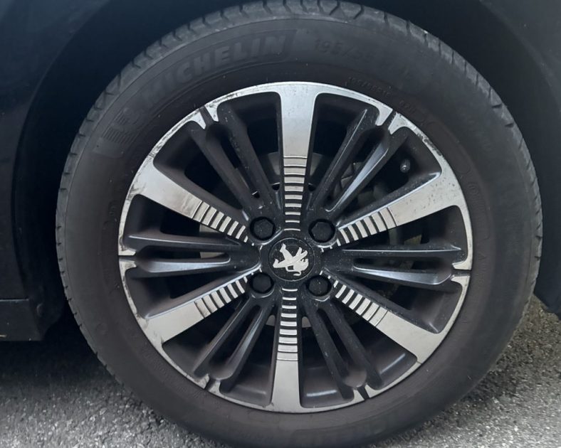 Peugeot 208 1.2  Essence 110ch Tech Edition — Distribution - Entretien COMPLET - Caméra de RECUL