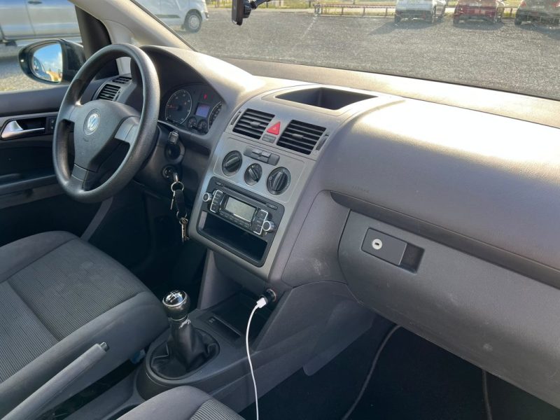 VOLKSWAGEN TOURAN 1.9 TDI 2010
