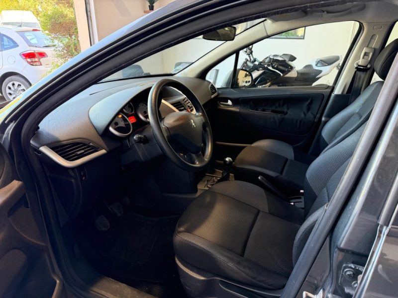 PEUGEOT 207  2010