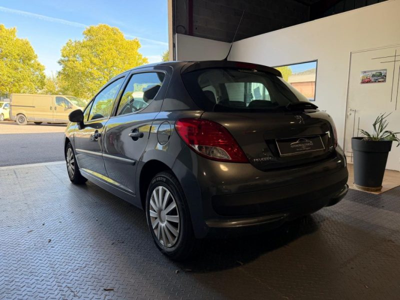 PEUGEOT 207  2010