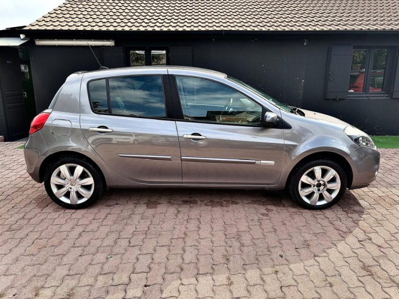 RENAULT CLIO III 1.2 16V EXCEPTION TOMTOM 2010