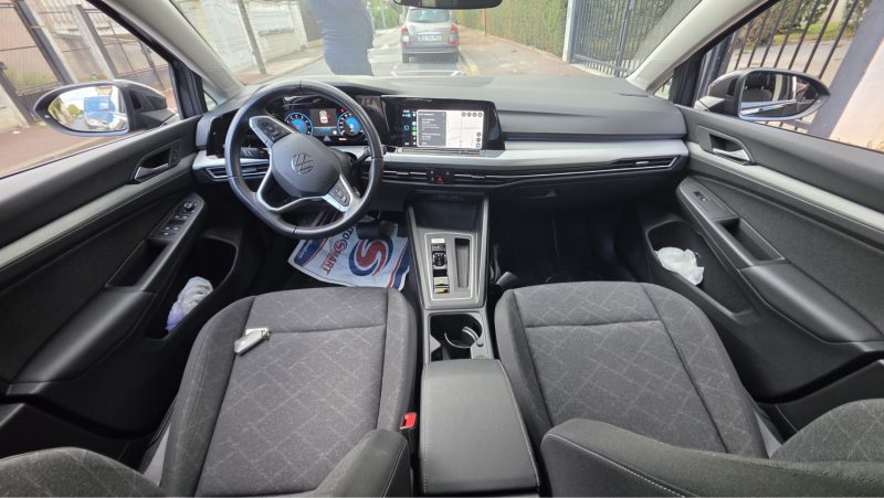 VOLKSWAGEN GOLF VIII 1.0 ETSI 2024