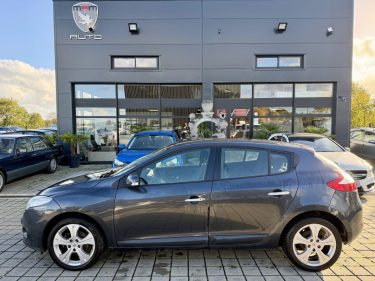 RENAULT MEGANE III 3 5 PORTES 1.9 DCI 130CV DYNAMIQUE 2011