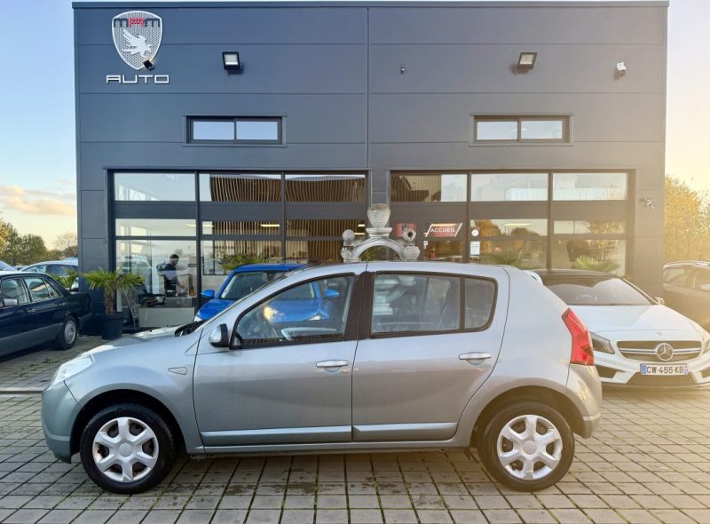 DACIA SANDERO LAUREATE  2009