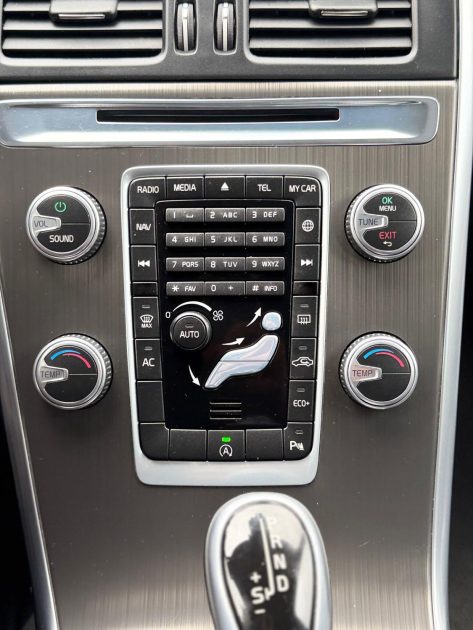 VOLVO XC60 D3 150 CH SUMMUM GEARTRONIC A 2015