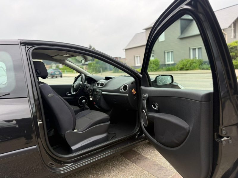 Renault Clio III 1.4 16V 100Ch Confort Dynamique