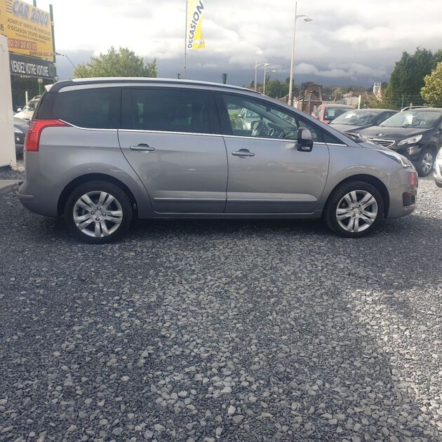 PEUGEOT 5008 7 PLACES 1.6 HDI 120 CHV ALLURE 