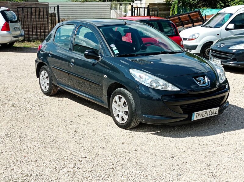 PEUGEOT 206+   1.4 i    73 CH 