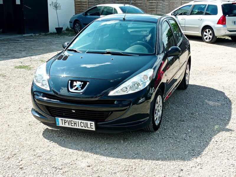 PEUGEOT 206+   1.4 i    73 CH 